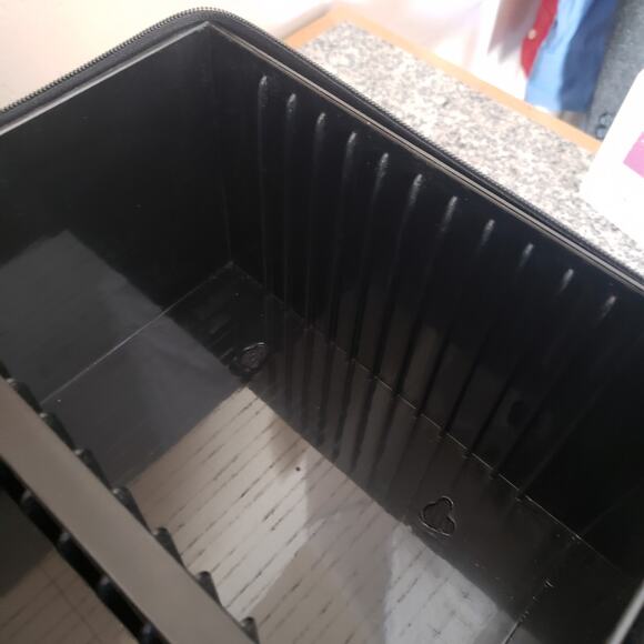 VTG Conductor Series CD Storage Holds 30 CDs Hard Plastic Insert Zipper‎ EUC - Picture 11 of 11